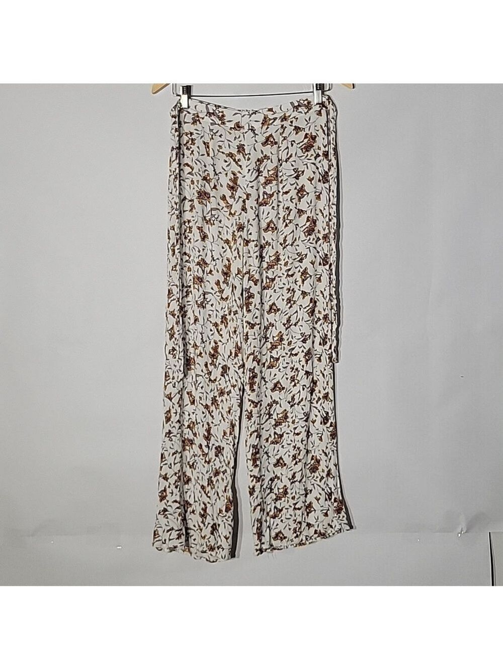 Ivy & Main Women's beautiful patterned wide-leg pants, size large, boho